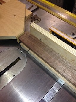 Thin-rip jig for sizing Octagonal box segments