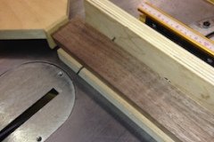 Thin-rip jig for sizing Octagonal box segments